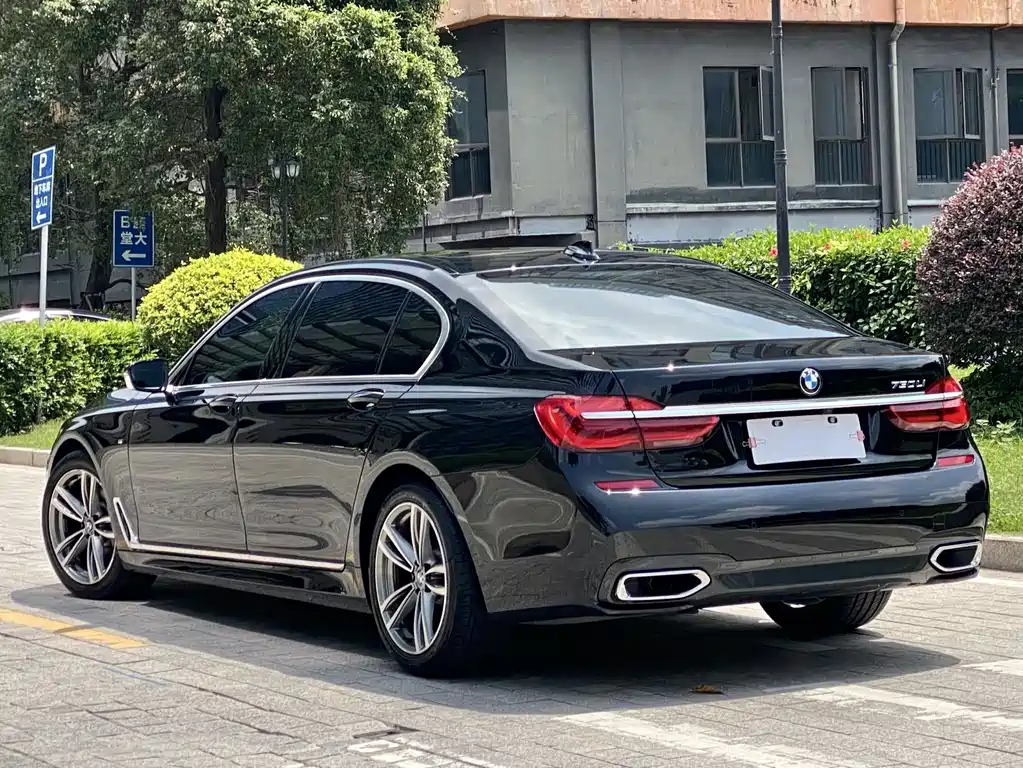 BMW 7 Series 2018 — фото 2