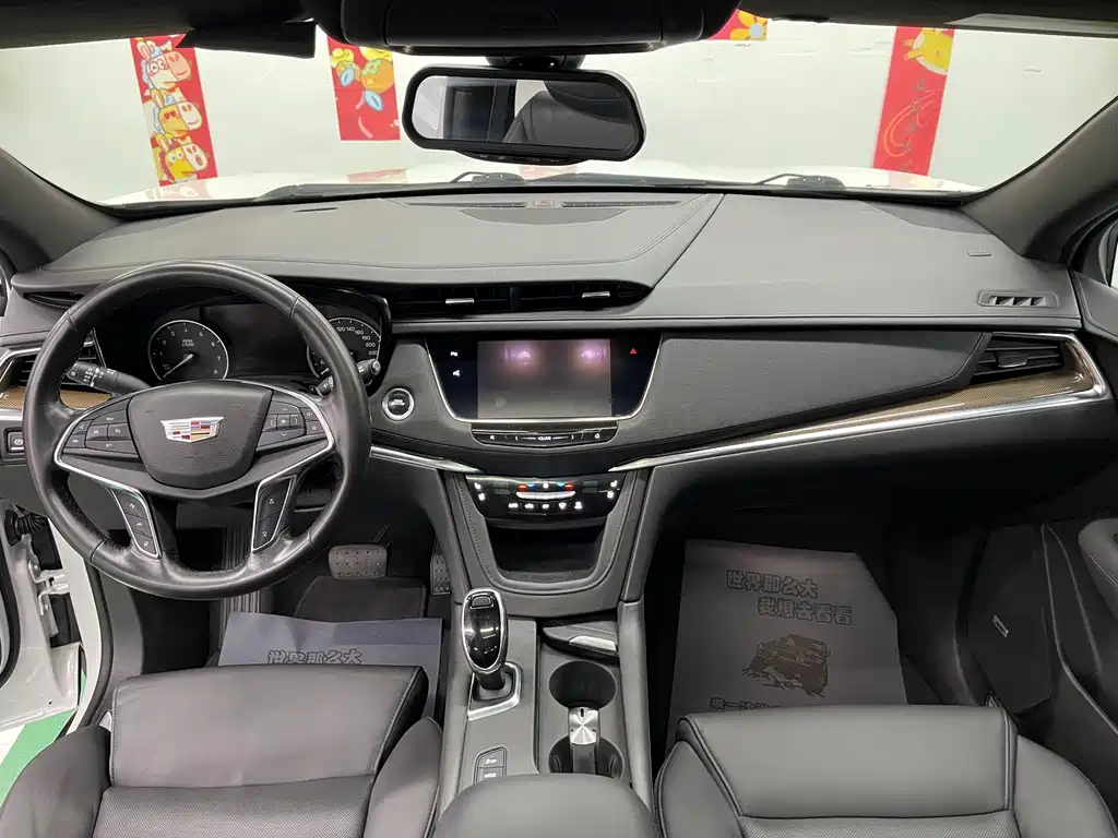 Cadillac XT5 2017 — фото 10