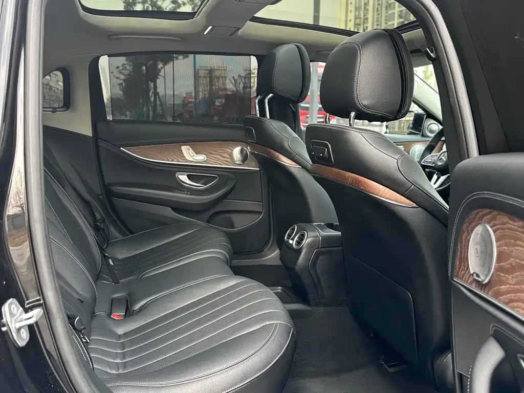 Mercedes-Benz E-Class 2019 — фото 14