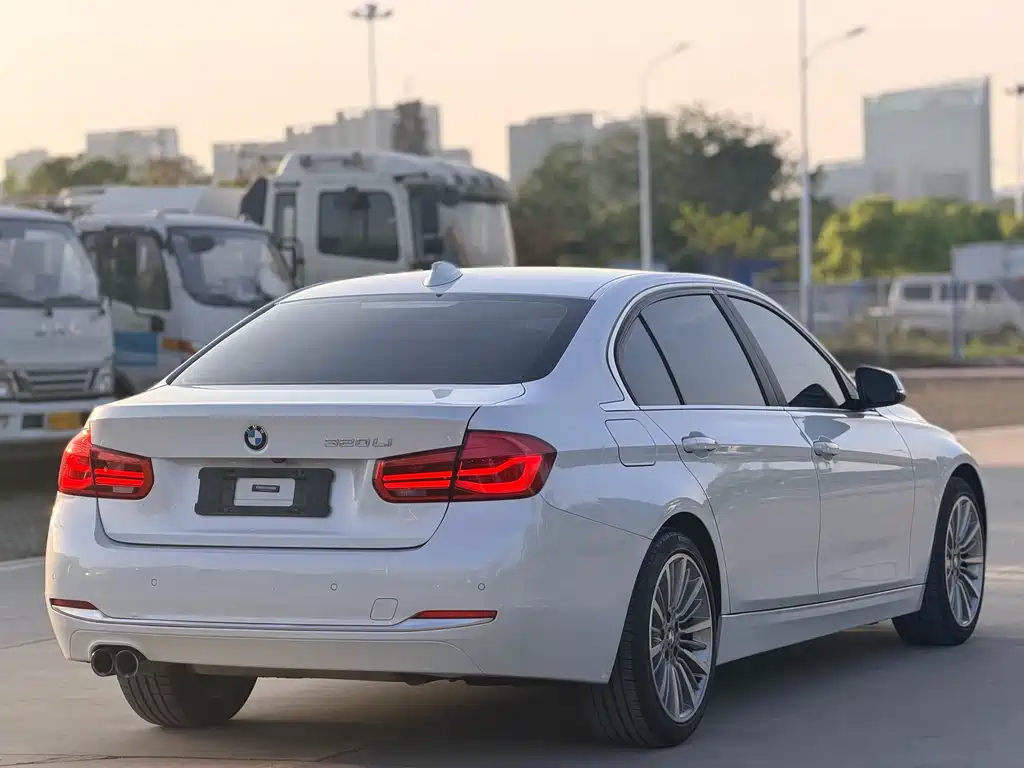 BMW 3 Series 2019 — фото 6