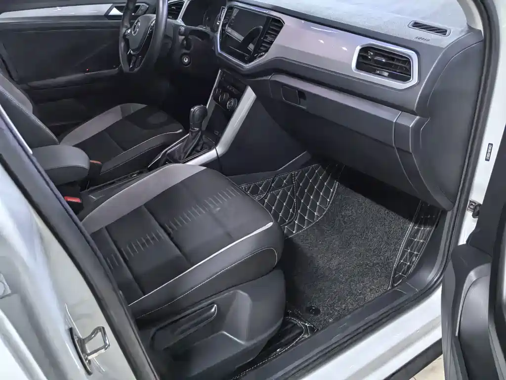 Volkswagen T-Roc 2021 — фото 11