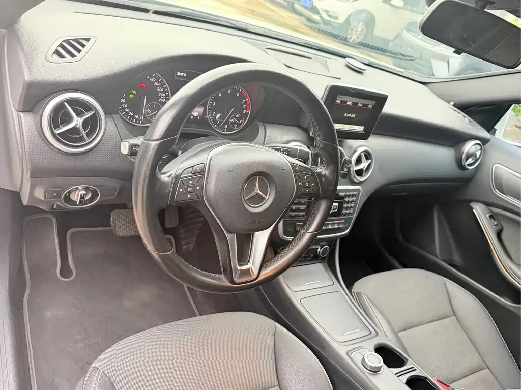Mercedes-Benz A-Class 2016 — фото 11