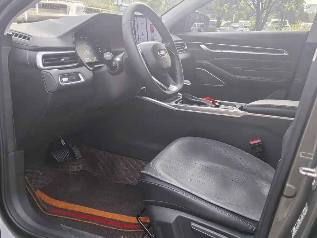 Geely Emgrand 2024