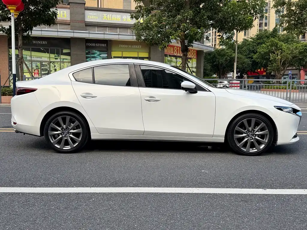 Mazda 3 Axela 2021 — фото 10