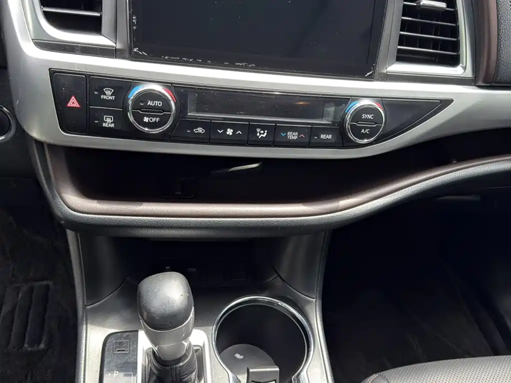 Toyota Highlander 2018 — фото 18