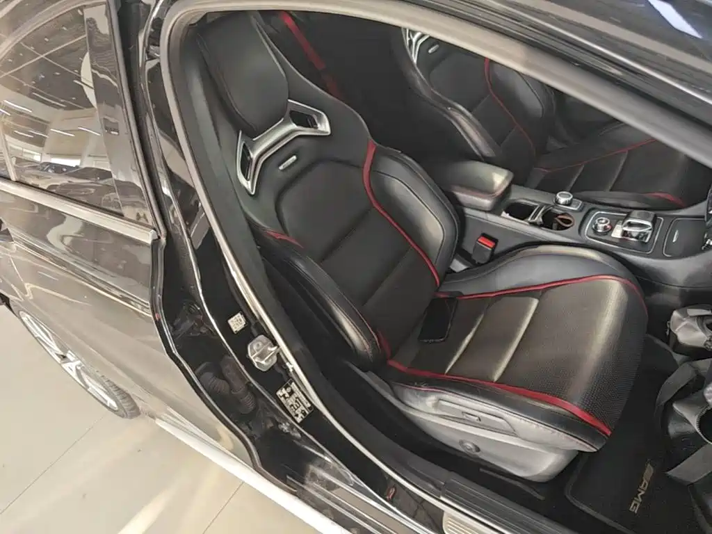 Mercedes-Benz A-Class AMG 2018 — фото 25
