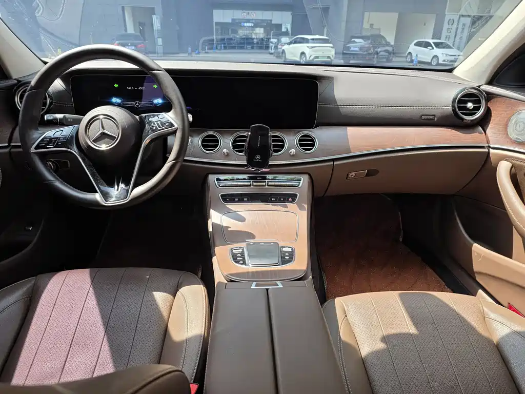 Mercedes-Benz E-Class 2023 — фото 4
