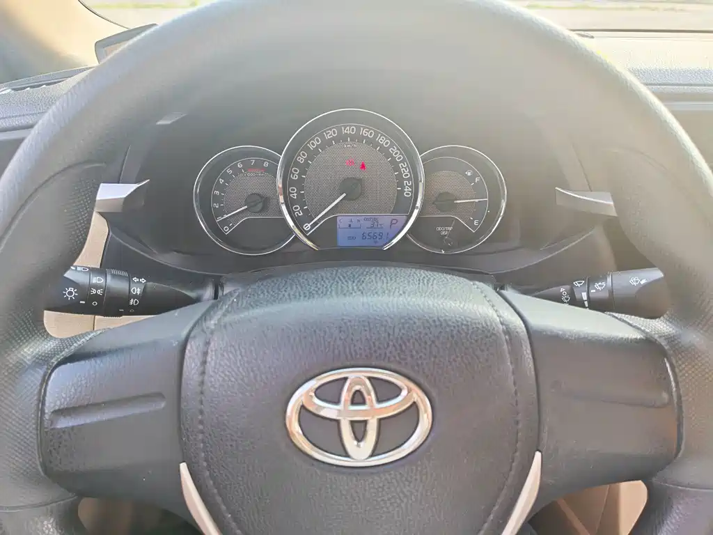 Toyota Corolla 2015 — фото 6