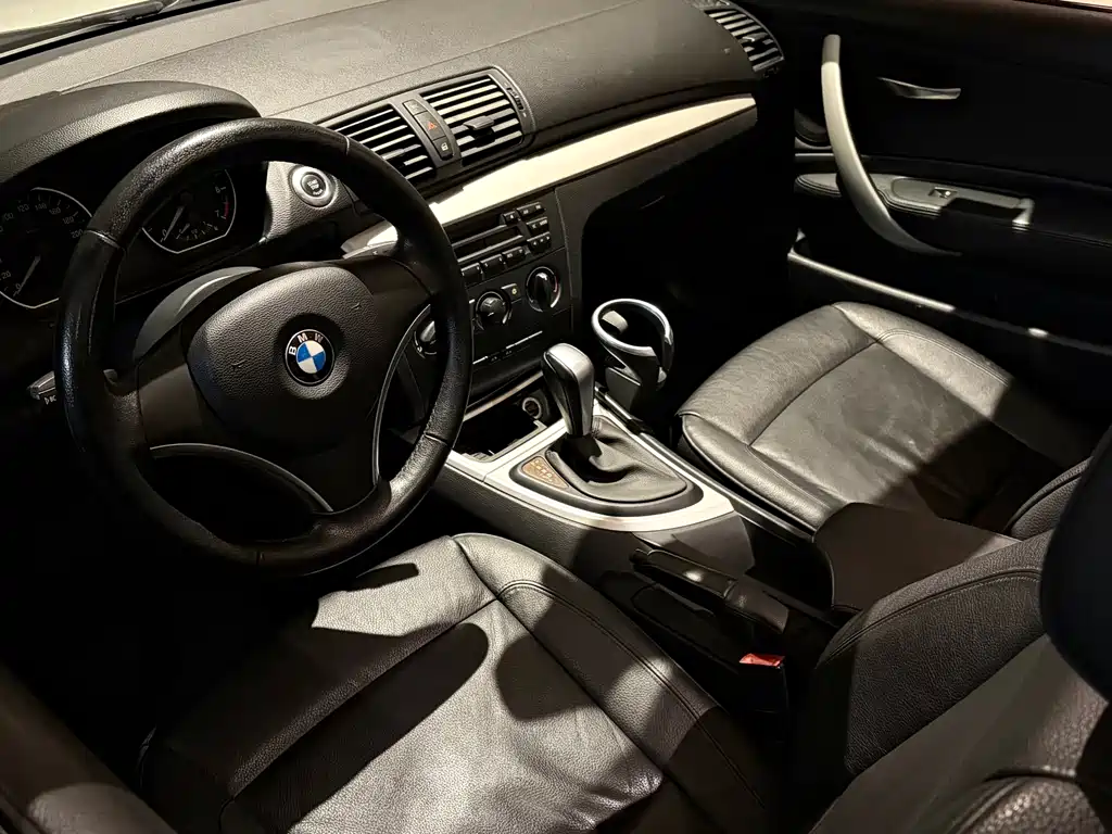 BMW 1 Series 2011 — фото 13