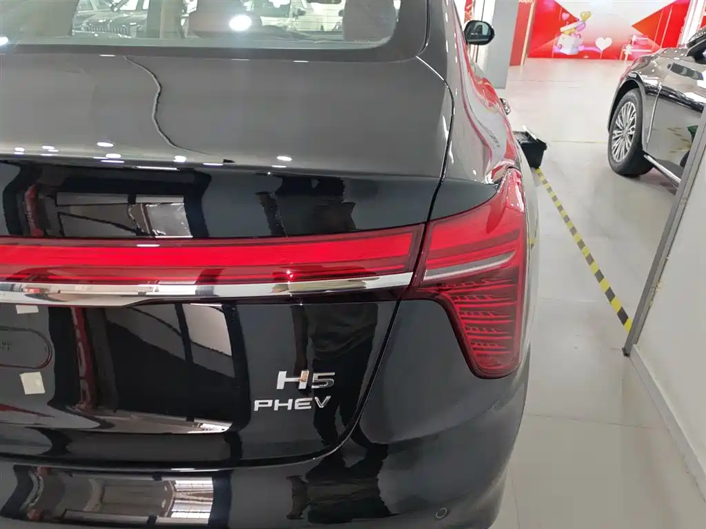 Hongqi H5 PHEV 2025 — фото 8