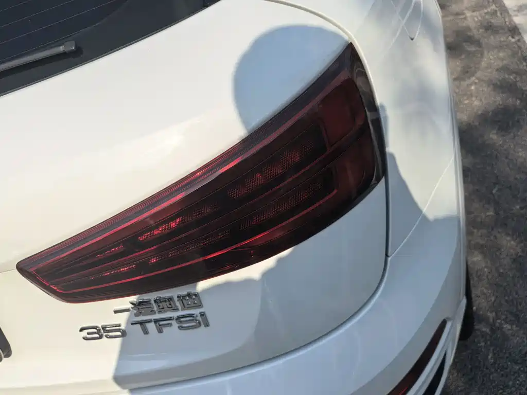 Audi Q3 2019 — фото 16
