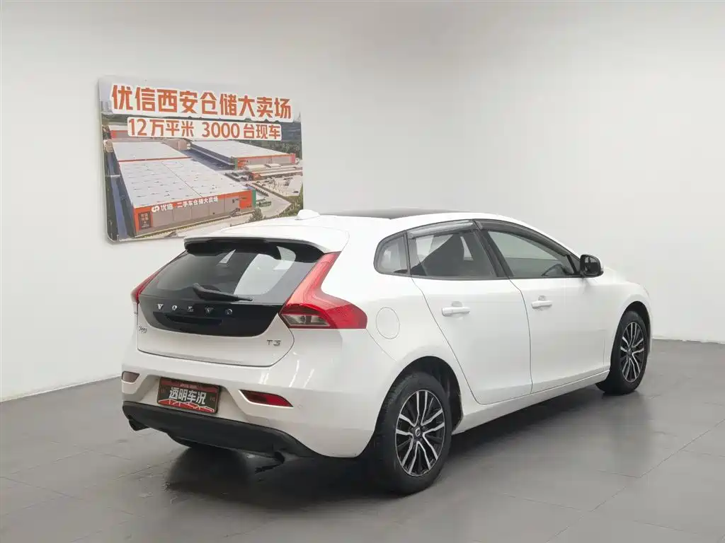 Volvo V40 2018 — фото 2