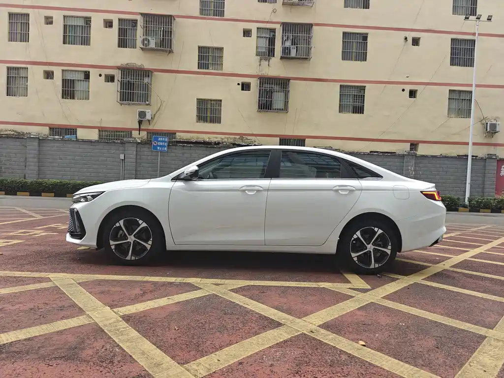 Geely Emgrand L 2022 — фото 20