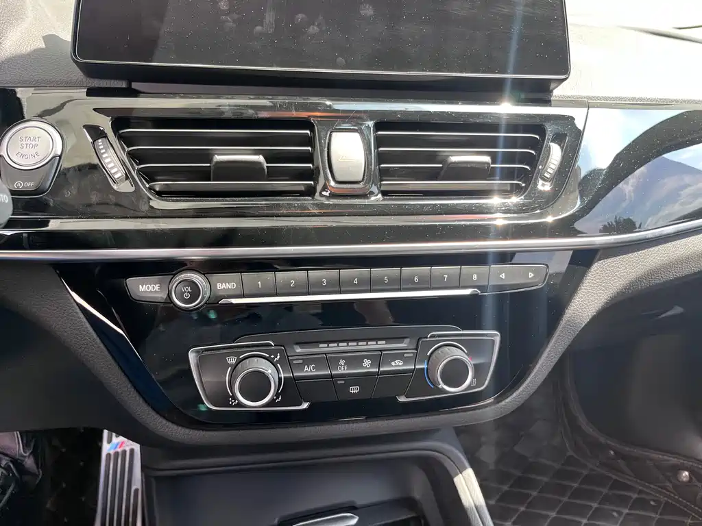 BMW 1 Series 2021 — фото 10