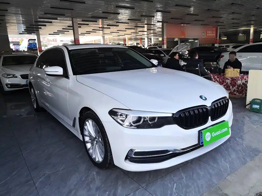 BMW 5 Series 2019 — фото 20