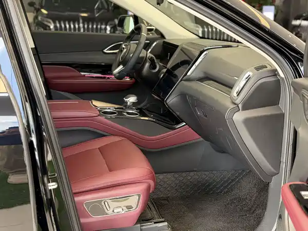 Hongqi HS3 PHEV 2025