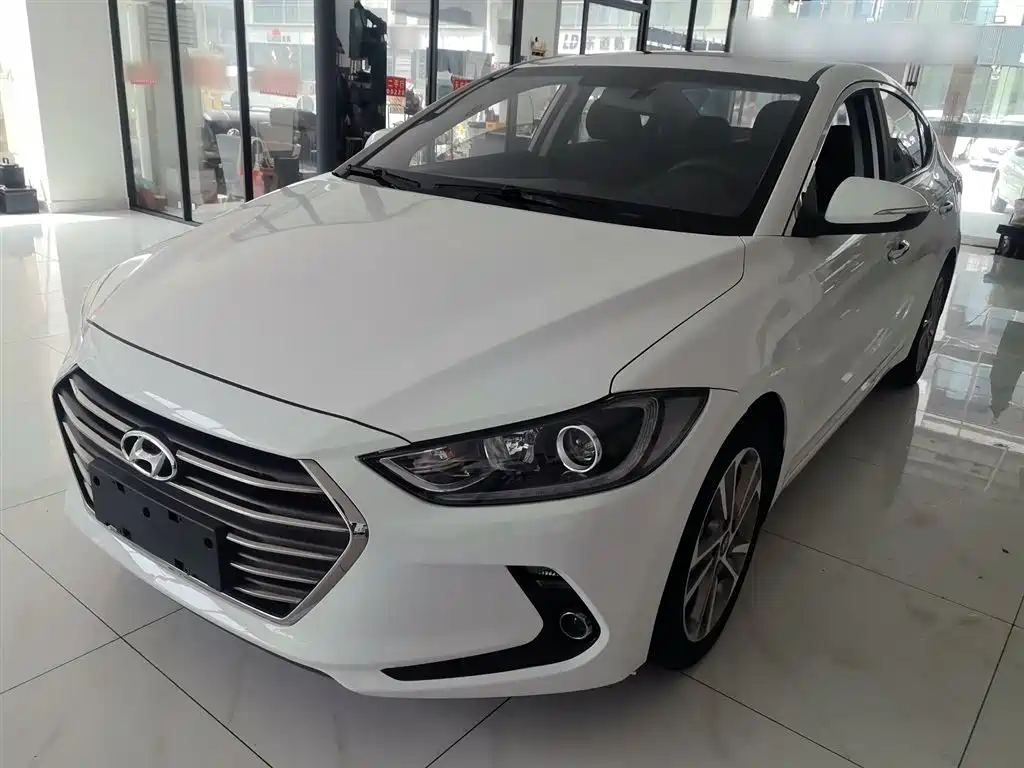 Hyundai Elantra 2018 — фото 1