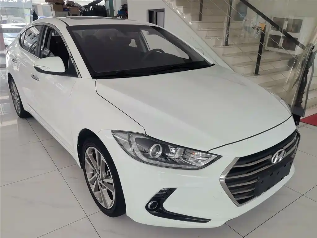 Hyundai Elantra 2018 — фото 4