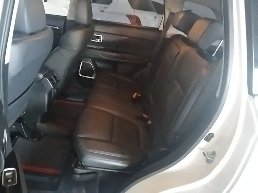 Mitsubishi Outlander 2019 — фото 17