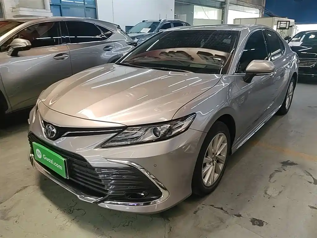 Toyota Camry 2023 — фото 2