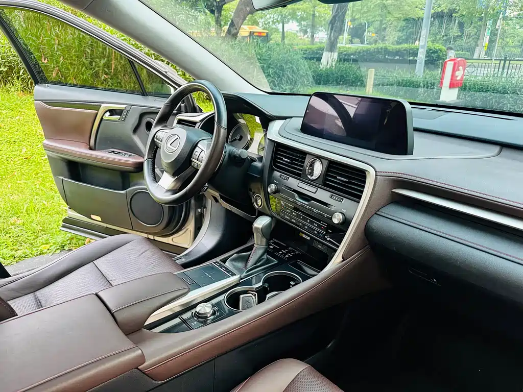 Lexus RX 2022 — фото 11