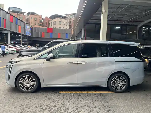 GAC Trumpchi E8 PHEV 2024