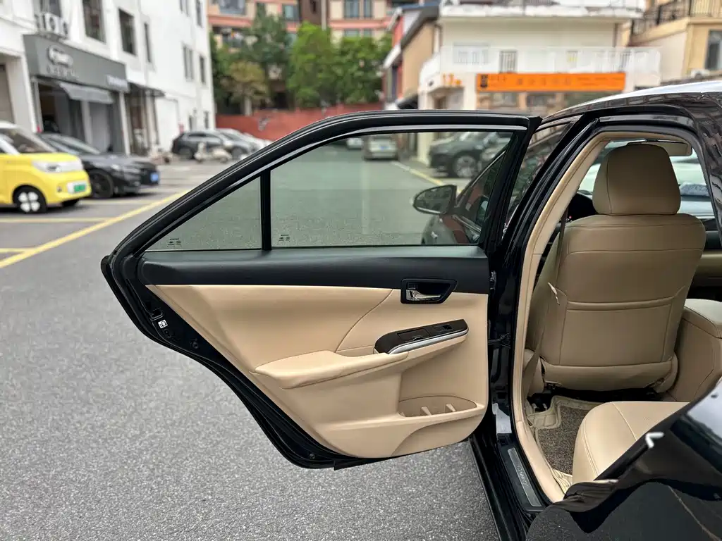 Toyota Camry 2013 — фото 16