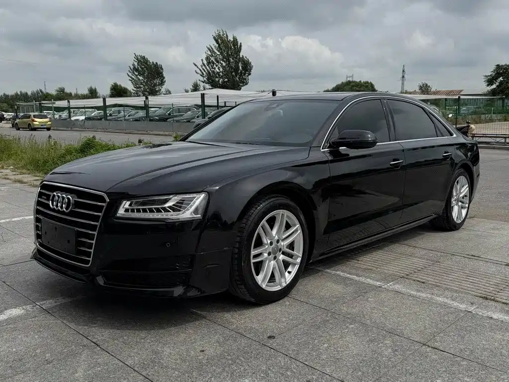 Audi A8 2018 — фото 1