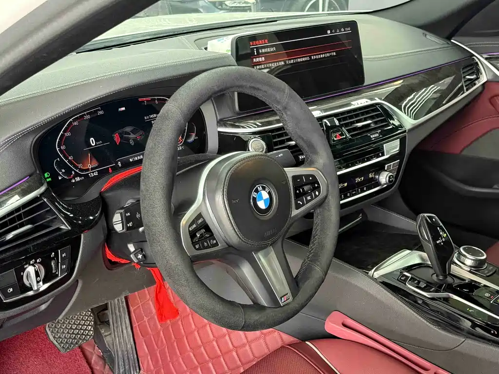 BMW 5 Series 2022 — фото 11