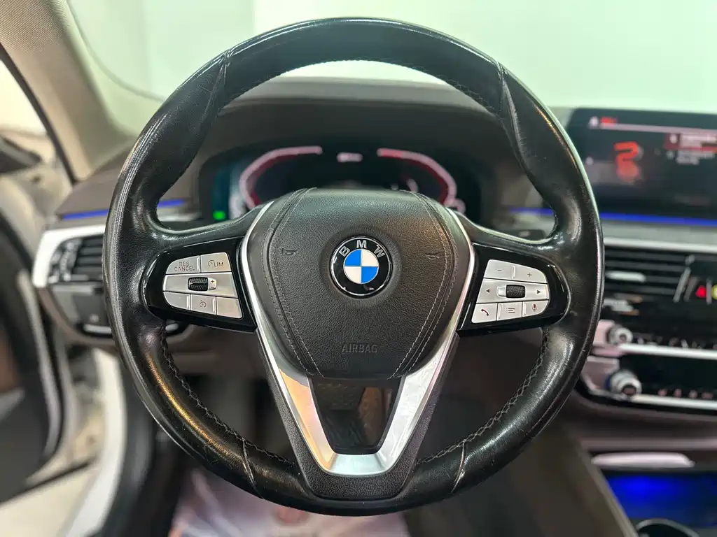 BMW 5 Series New Energy 2020 — фото 7