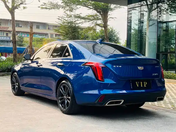 Cadillac CT4 2022