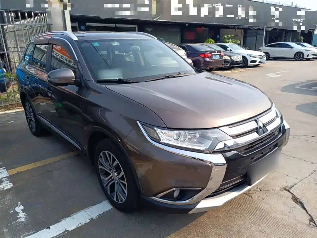 Mitsubishi Outlander 2018 — фото 22