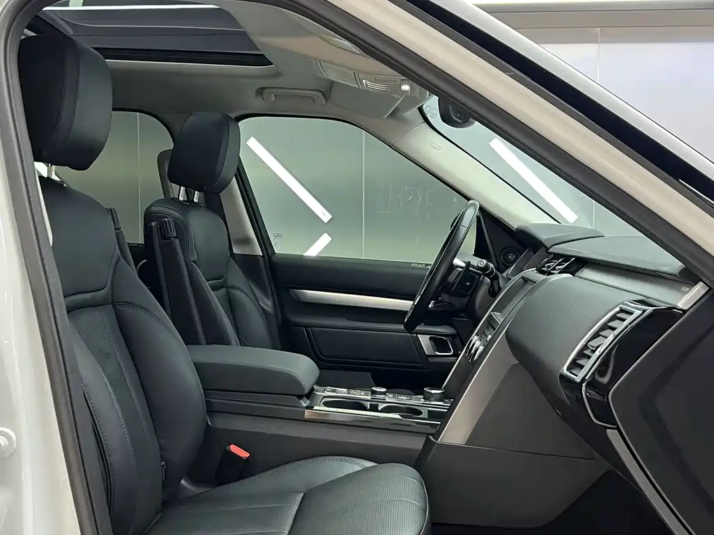 Land Rover Discovery 2020 — фото 20