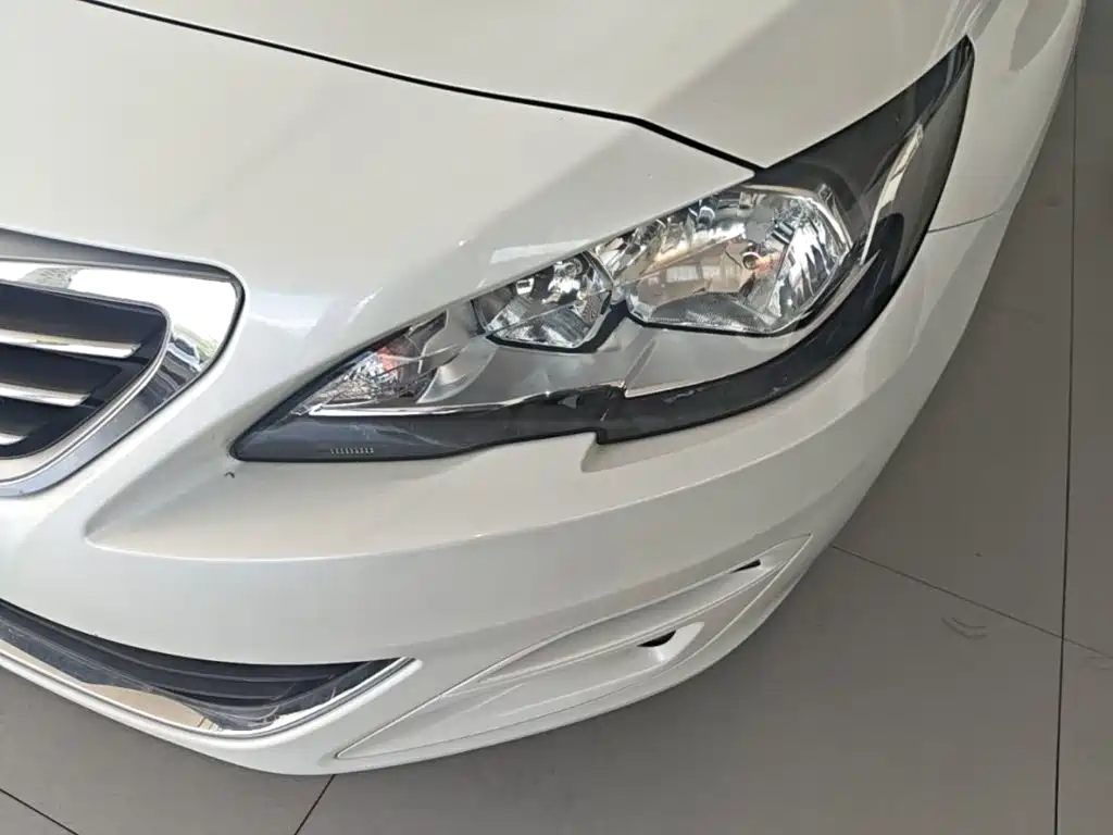 Peugeot 408 2015 — фото 24