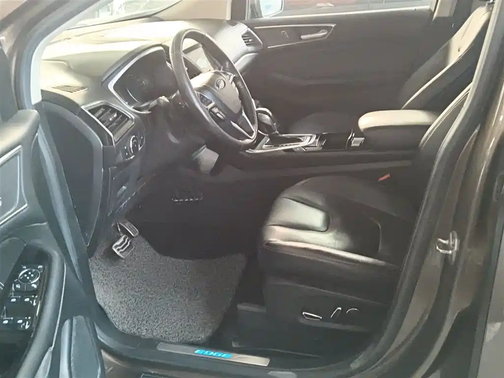 Ford Edge 2017 — фото 15