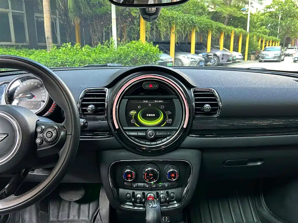 MINI Clubman 2017 — фото 13