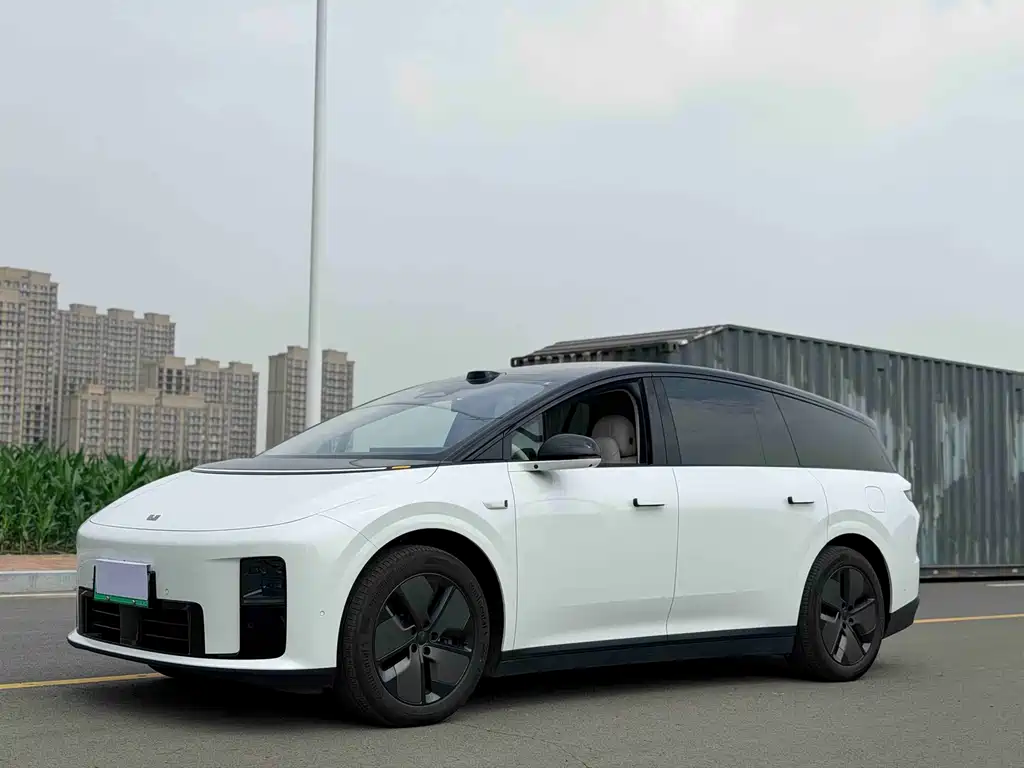 Li Auto i8 2025