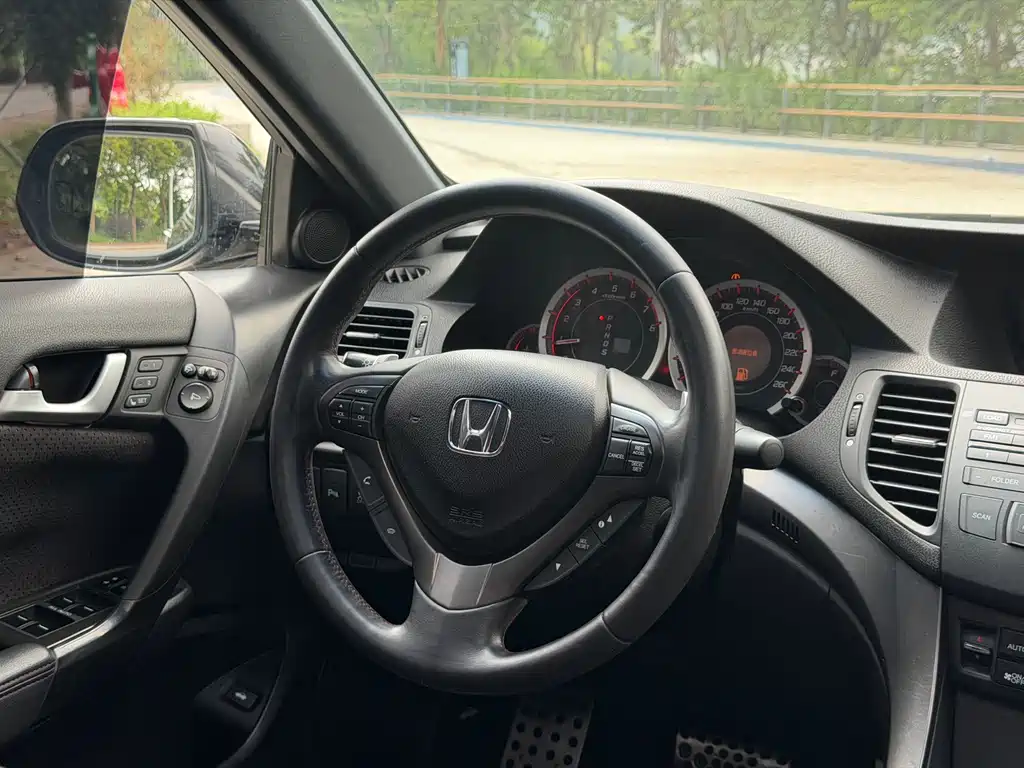 Honda Spirior 2014 — фото 9