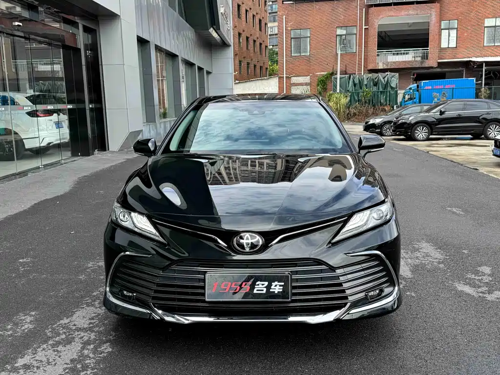 Toyota Camry 2023 — фото 2
