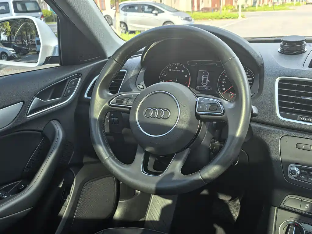 Audi Q3 2019 — фото 10