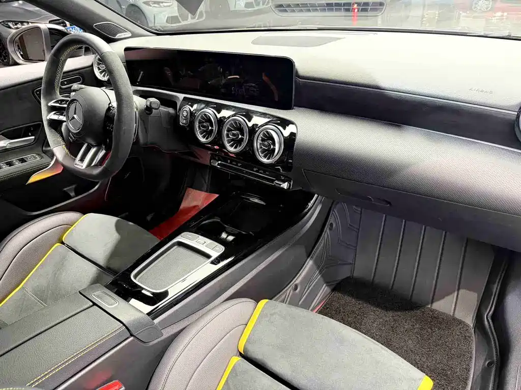 Mercedes-Benz A-Class AMG 2025 — фото 11