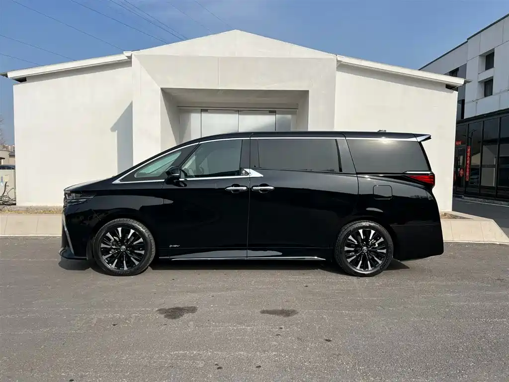 Toyota Alphard 2023