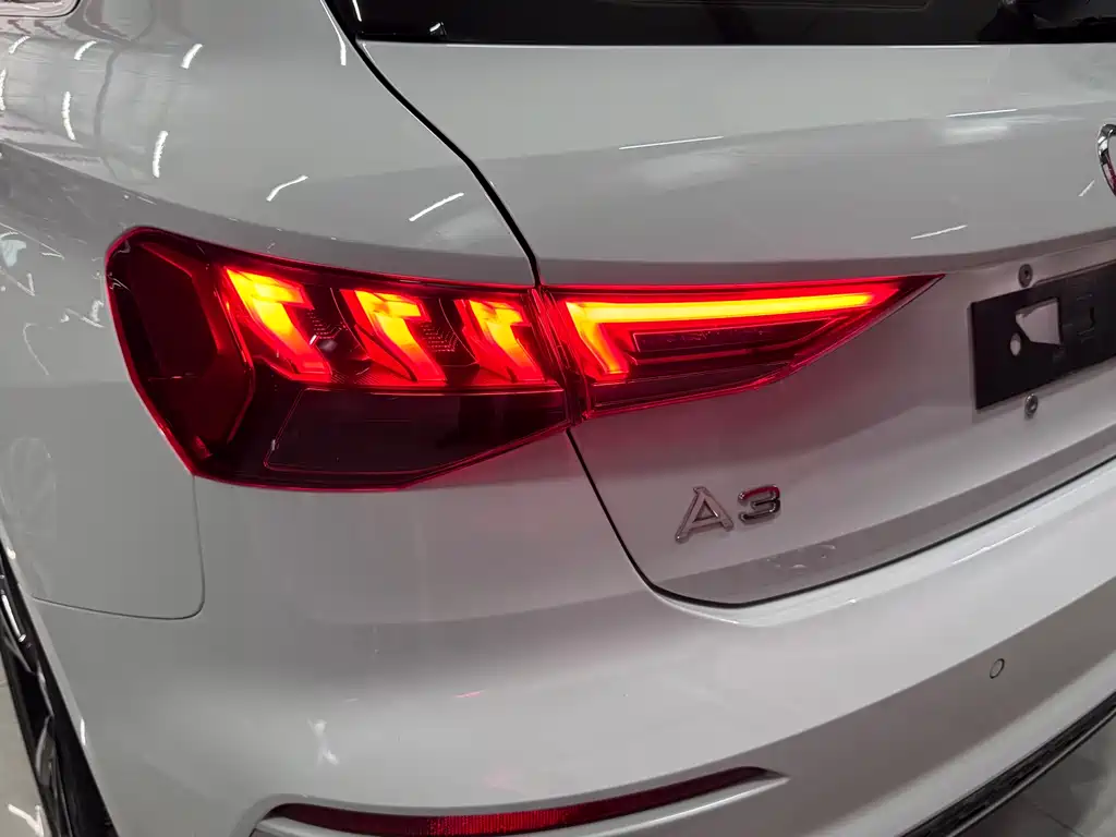 Audi A3 2023 — фото 15
