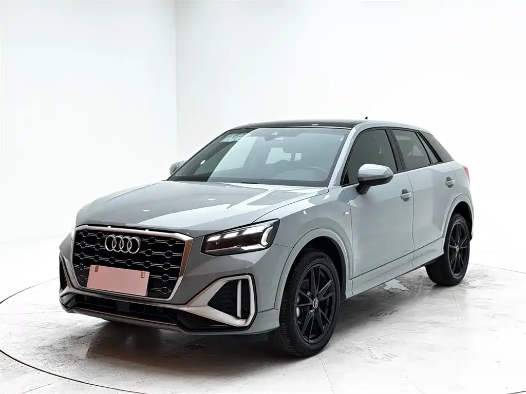 Audi Q2L 2022 — фото 1