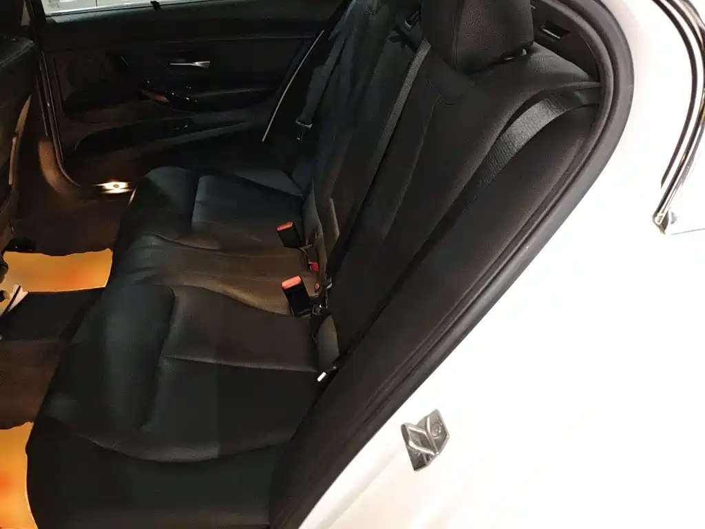 BMW 3 Series 2016 — фото 14