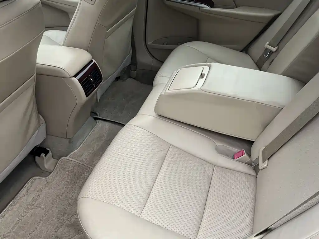 Toyota Camry 2015 — фото 6