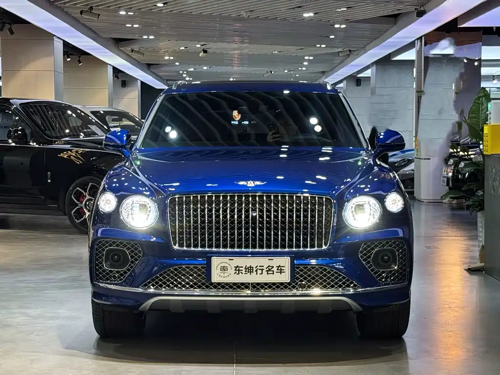 Bentley Bentayga 2023 — фото 2