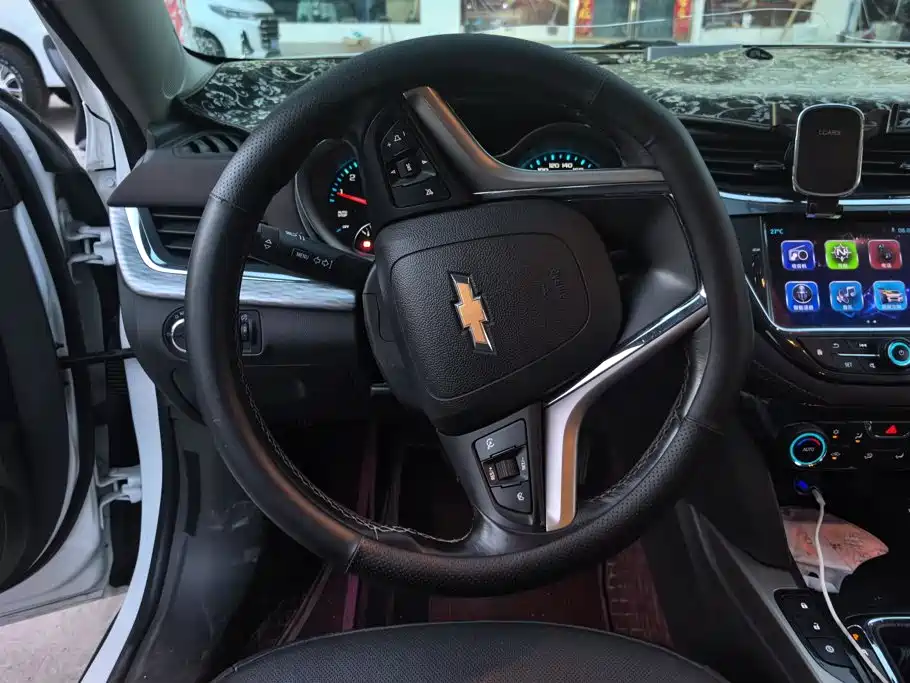 Chevrolet Malibu 2017 — фото 15