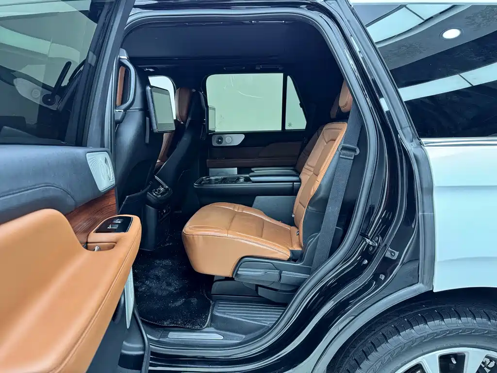 Lincoln Navigator 2018 — фото 23
