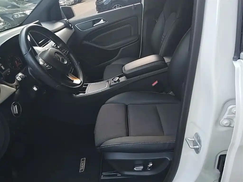 Mercedes-Benz B-Class 2017 — фото 15